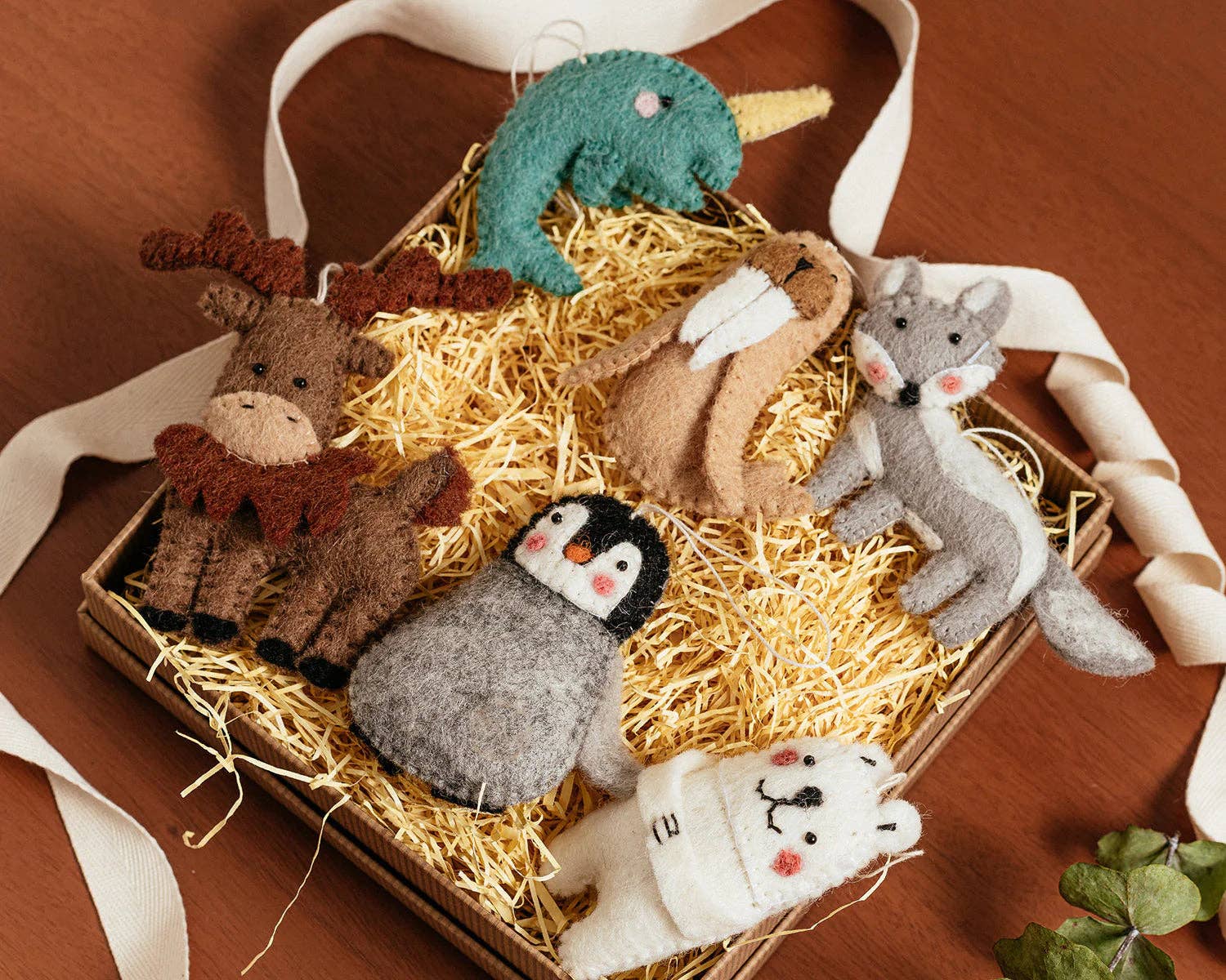 Global Goods Partners - Vente Lots de décorations - Ornements d'animaux arctiques en feutre21