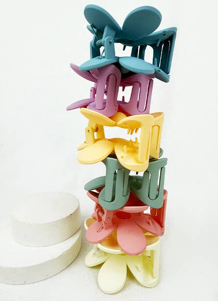 MIX COLOR Daisy Matte Hair Claw for wholesale on Faire4