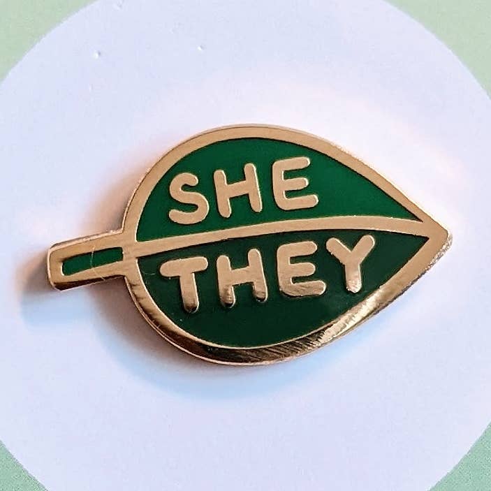 misomomo - Wholesale Lapel Pin/Button - Pronoun Leaf Pin - she/they0
