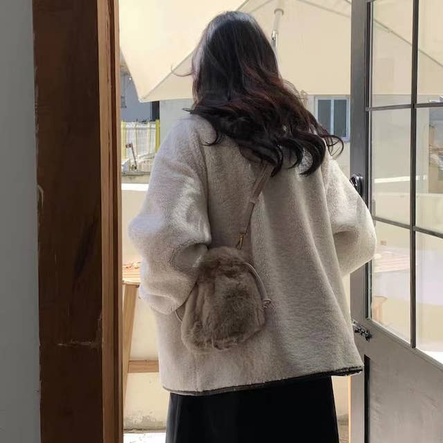 Pretty Persuasions - Wholesale Crossbody bag – Women's - P23091 Faux Fur Drawstring Bucket Crossbody Bag10