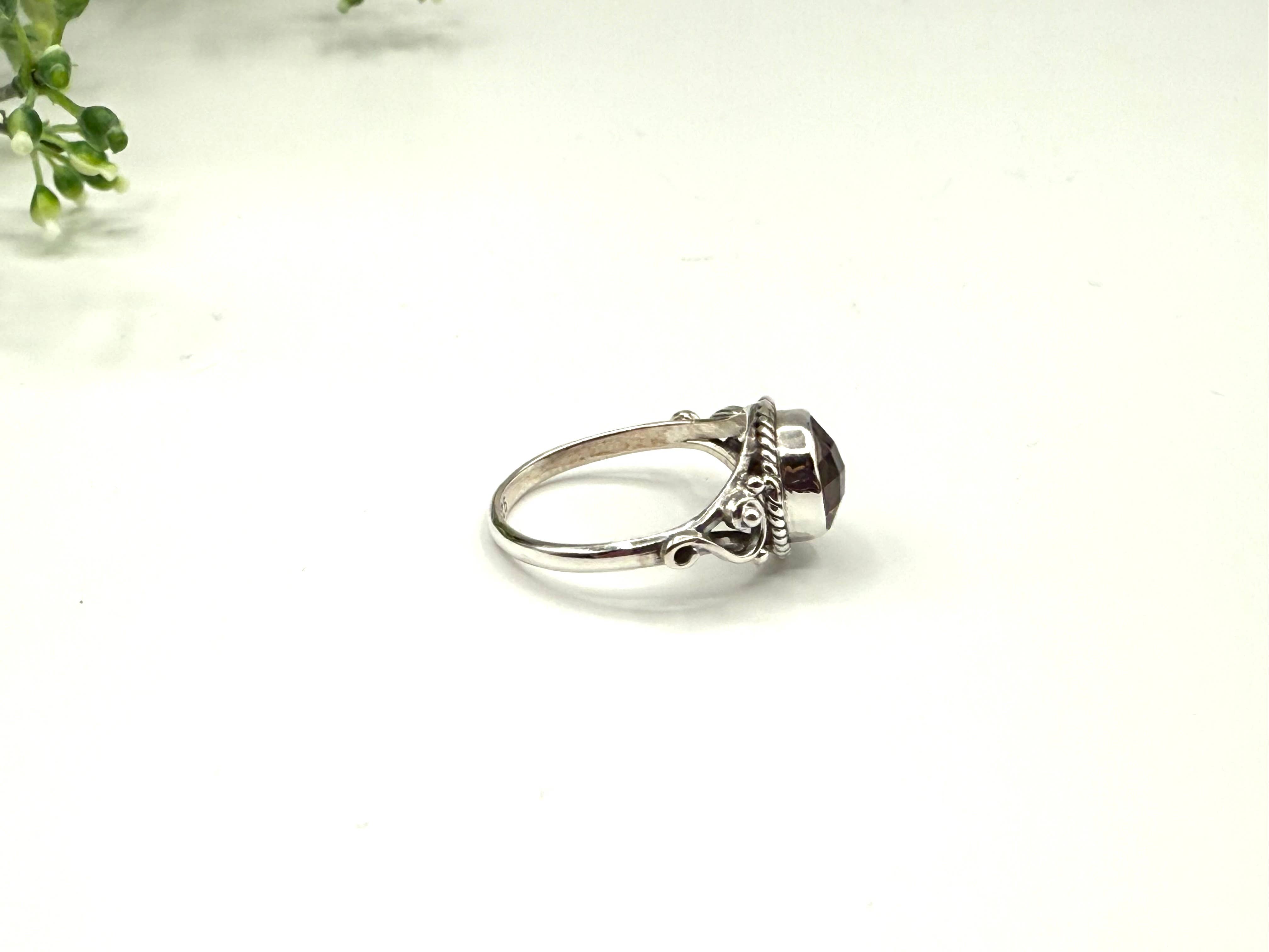 Meraki Gemstones - Venta al por mayor Anillos solitarios - Anillo de piedra preciosa de cuarzo ahumado facetado - Plata de ley/9252