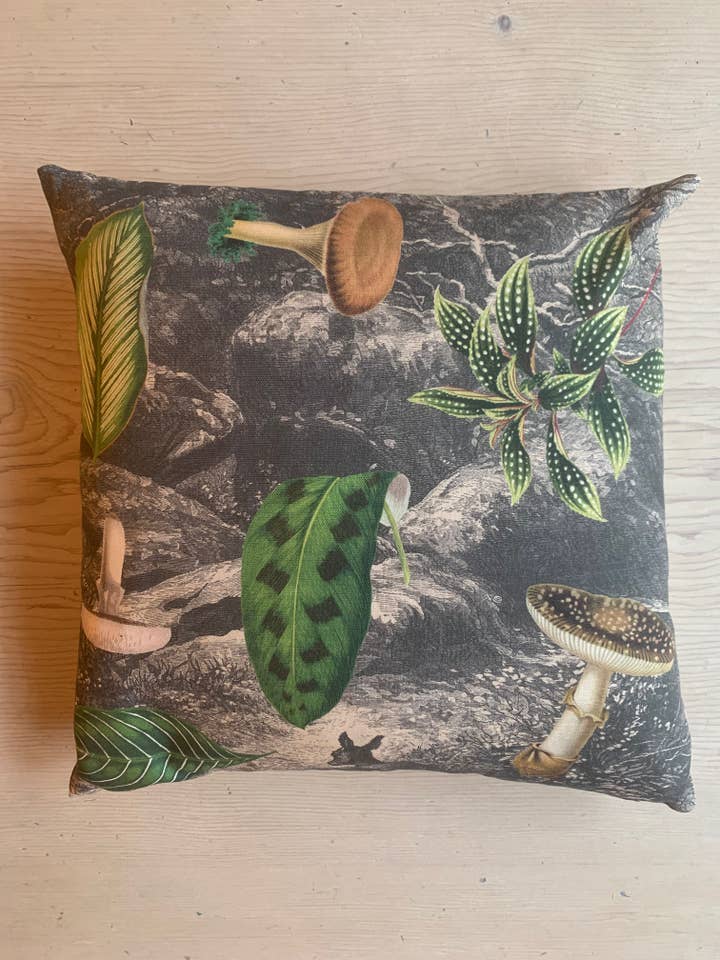 Coussin 18" vert sylvestre pour la vente par Cabin Love