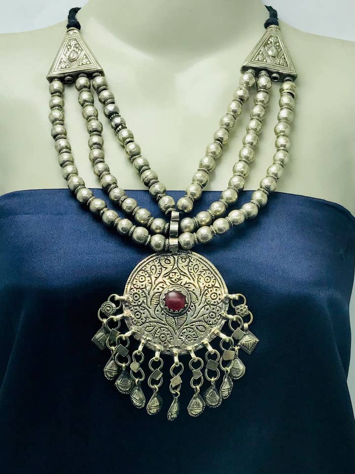Halskette mit Kuchi-Perlenanhänger aus afghanischem Deutsch, Silber für den Großhandel von vintarust