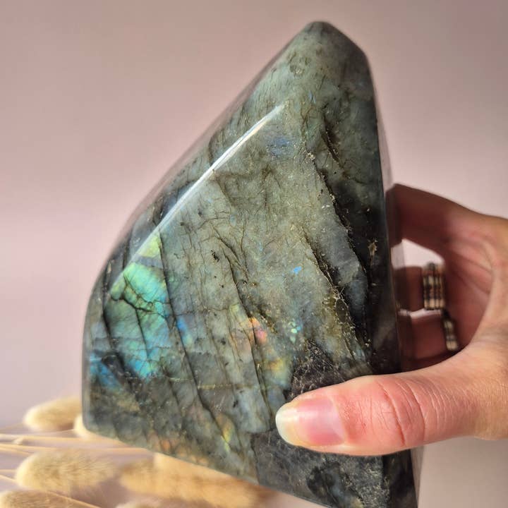 Moonlight Gemstones - Wholesale Spiritual Stone/Crystal - XXL Labradorite Freeform of 1800g – Intense Flash & Spiritual Protection3