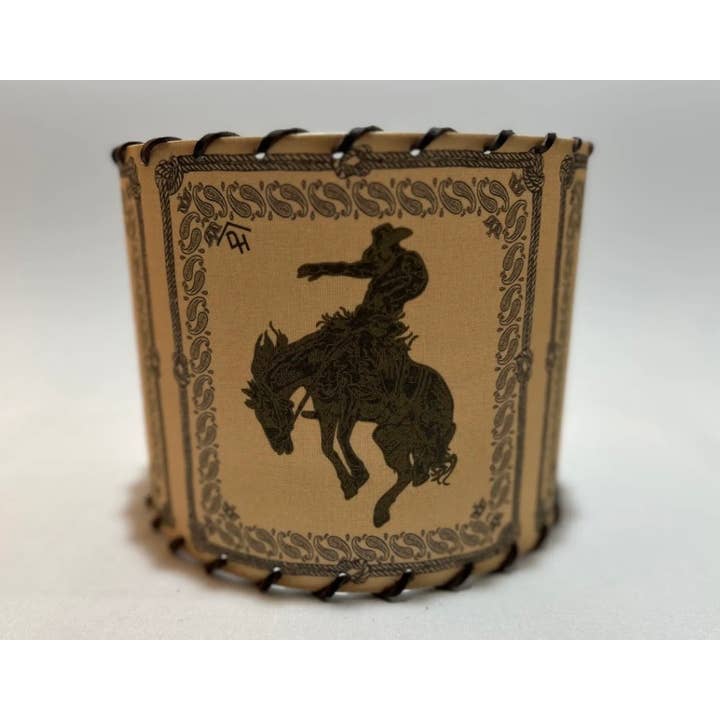 Lampenabdeckung Bandana Bronc Tan und Braun für den Großhandel von Red Dirt Ranch Clothing Company