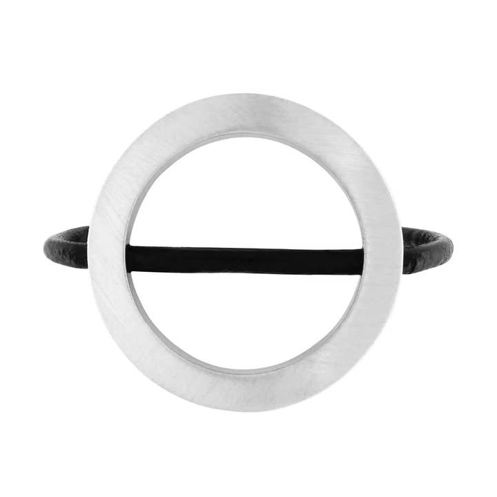 Nostalgia Mega Ring Leather Bracelet Silver Plating for engroshandel hos Dansk Copenhagen
