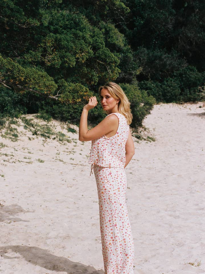 Byxor med blommönster ANNA för wholesale av Kaly Ora