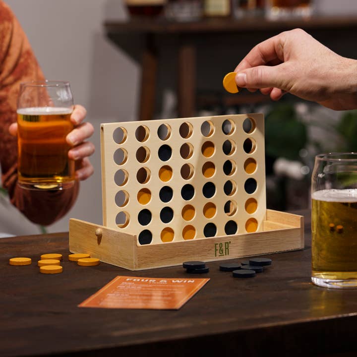 Jeu de stratégie Quatre et Gagne pour la vente par Foster & Rye