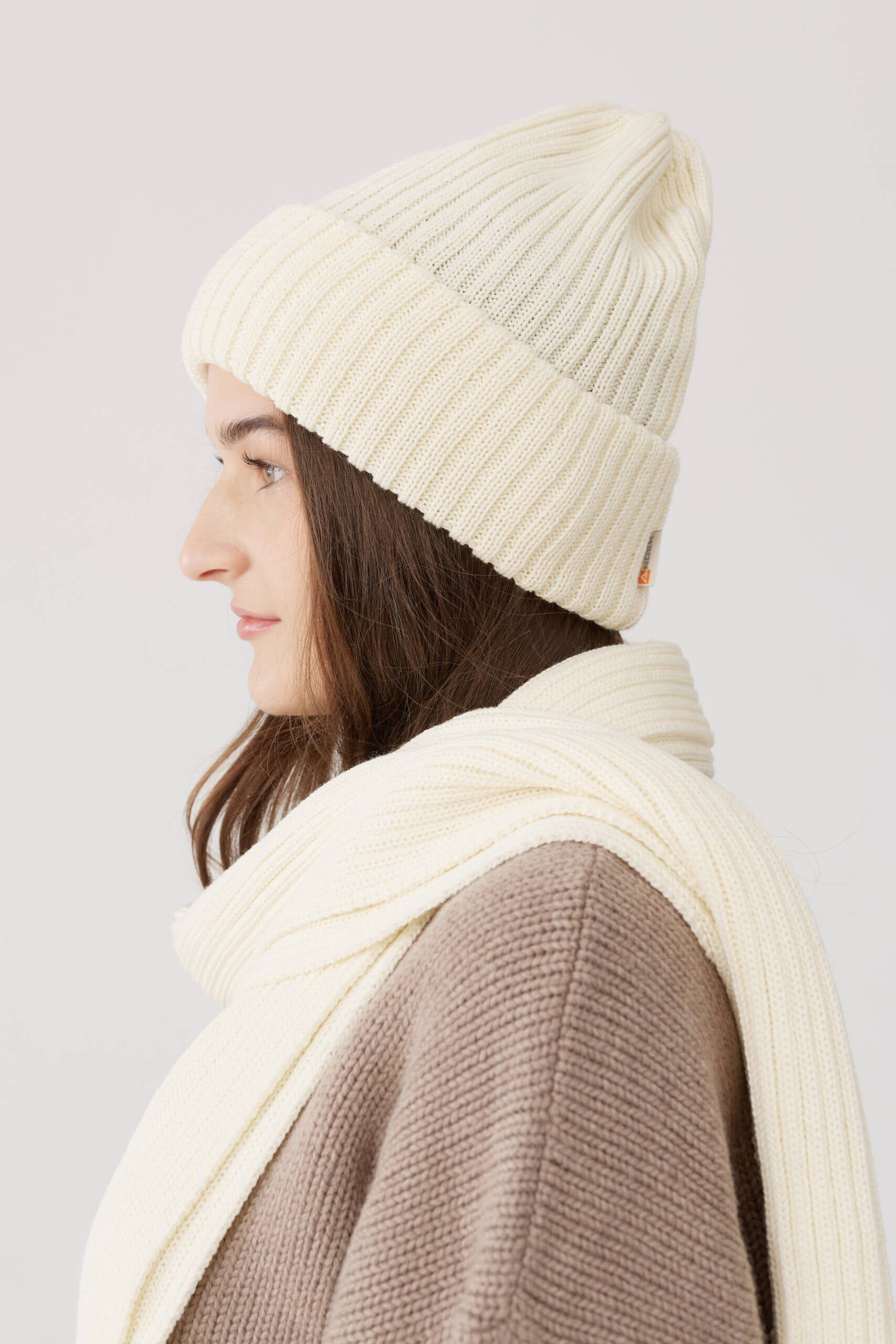 Ander - Wholesale Beanie - Women's - 100% merino wool DAILY beanie and scarf11