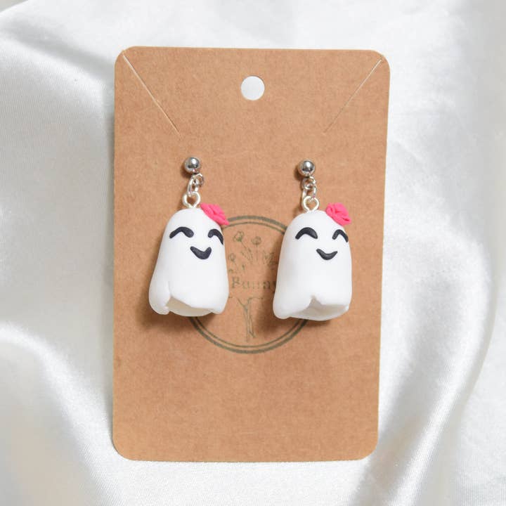 Söta Ghost Polymer lerörhängen med ros för wholesale av Fox and Bunny Rise