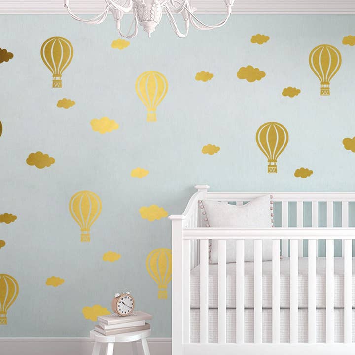 Vægrammer og dekorationer til børneværelset med varmluftsballoner og skyer for engroshandel hos KUARKI