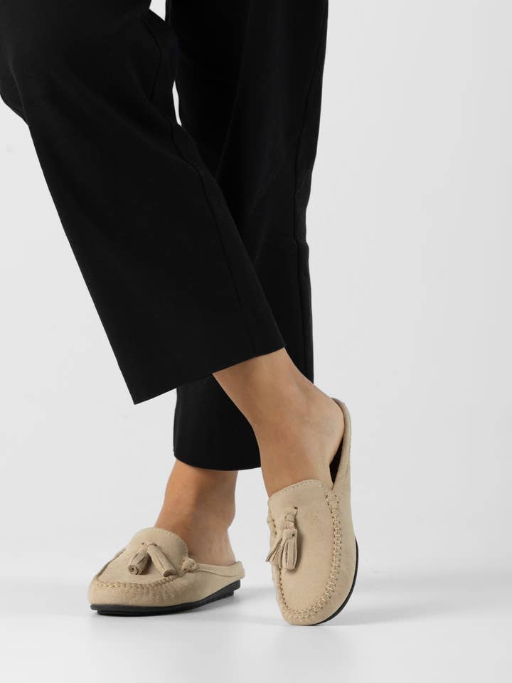 Fiji Tassel - sand suede for wholesale by Atlanta Mocassin