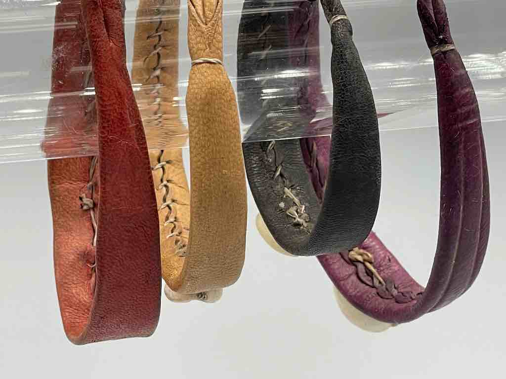 The Niger Bend - Wholesale Bangle Bracelet - Single Cowrie Shell Solid Color Leather Clasp Bracelet - Mali4