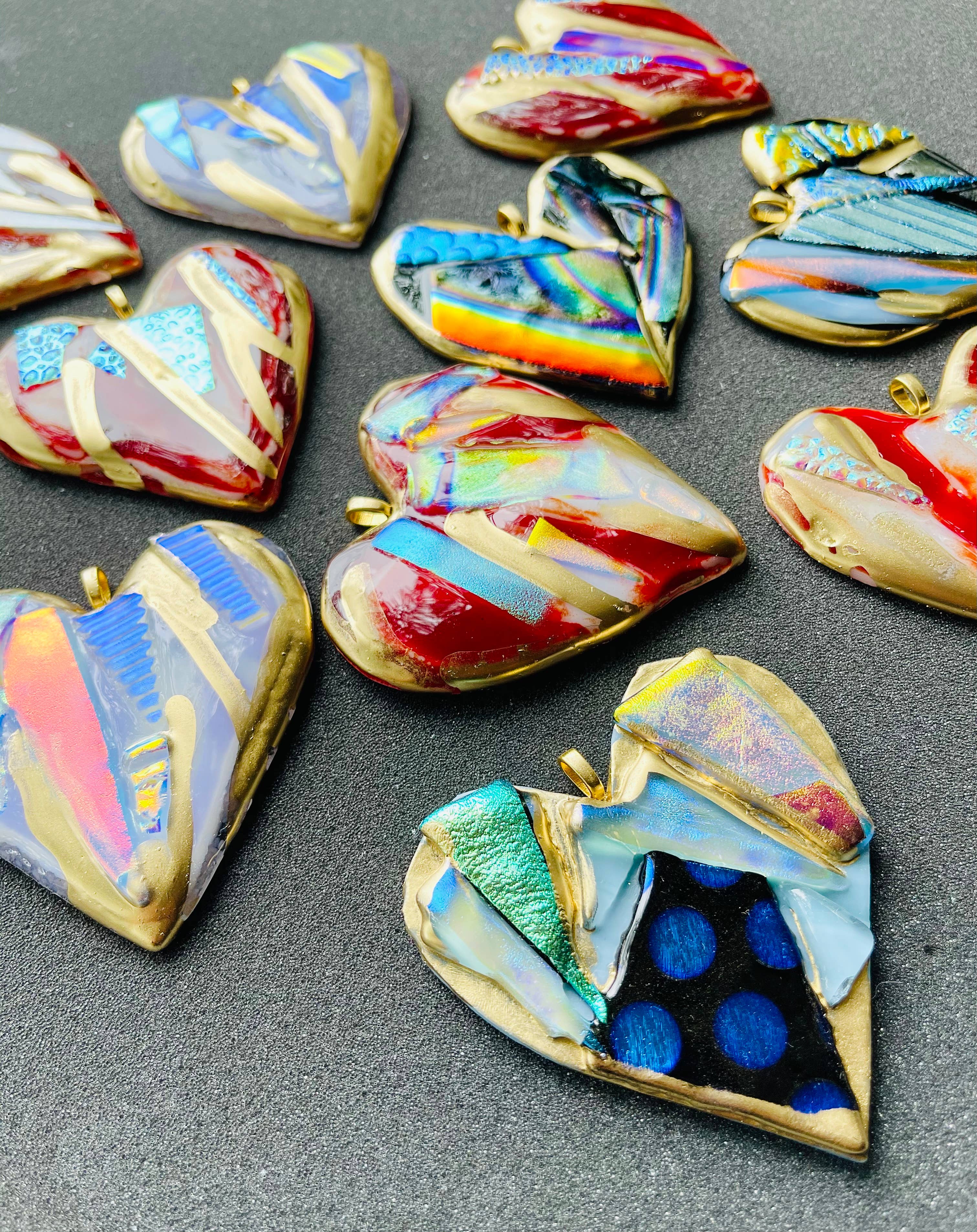 Atelier Glass Studio – Engroshandel Pynt – 4,5" Glas Graffiti Hjerte - Assort - Ornament - Valentinsdag1