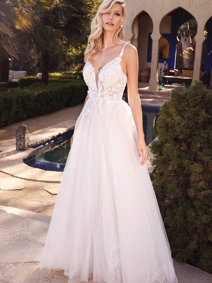 Vestido de Noiva em Tule em Camadas com Saia Evasê por atacado de Ladivine by Cinderella Divine