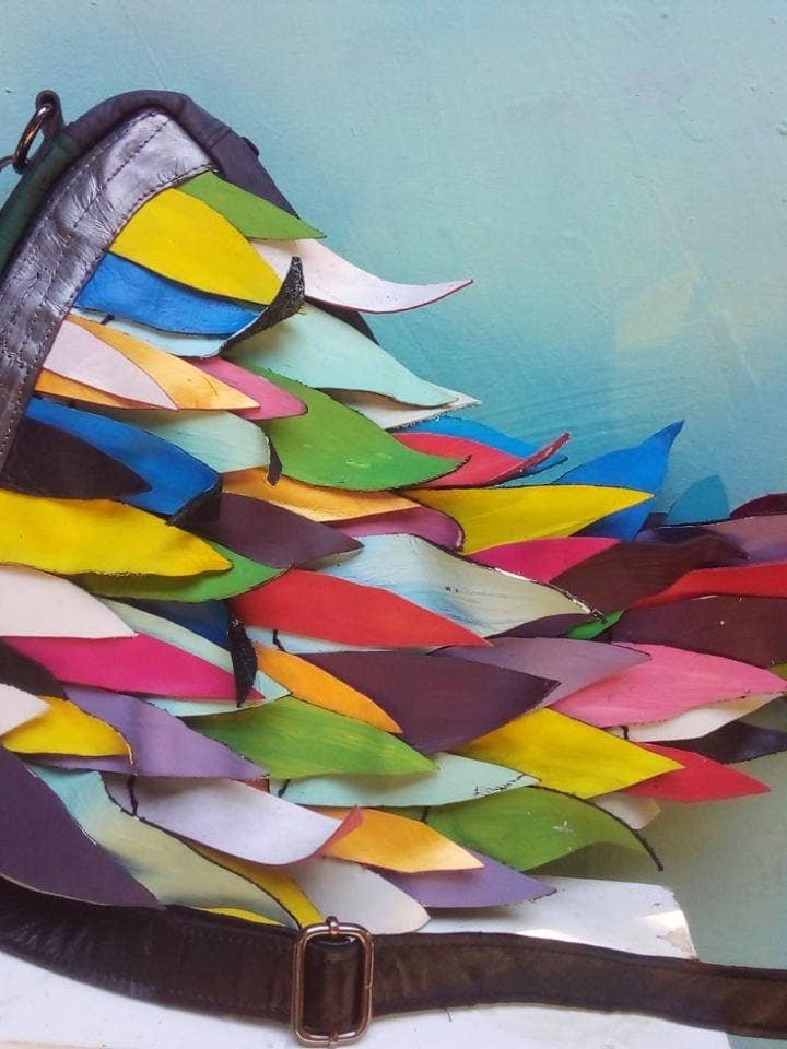 Bolso Bandolera de Cuero Reciclado Hecho a Mano – Diseño Único de Ala de Colibrí - Pequeño para venta al por mayor de Jianhui London