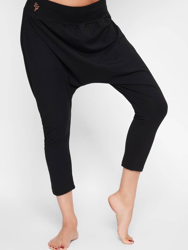 Urban Goddess – Engroshandel Træningsbukser – til kvinder – Yoga Harem Capri Bukser Dharma - Urban Black2