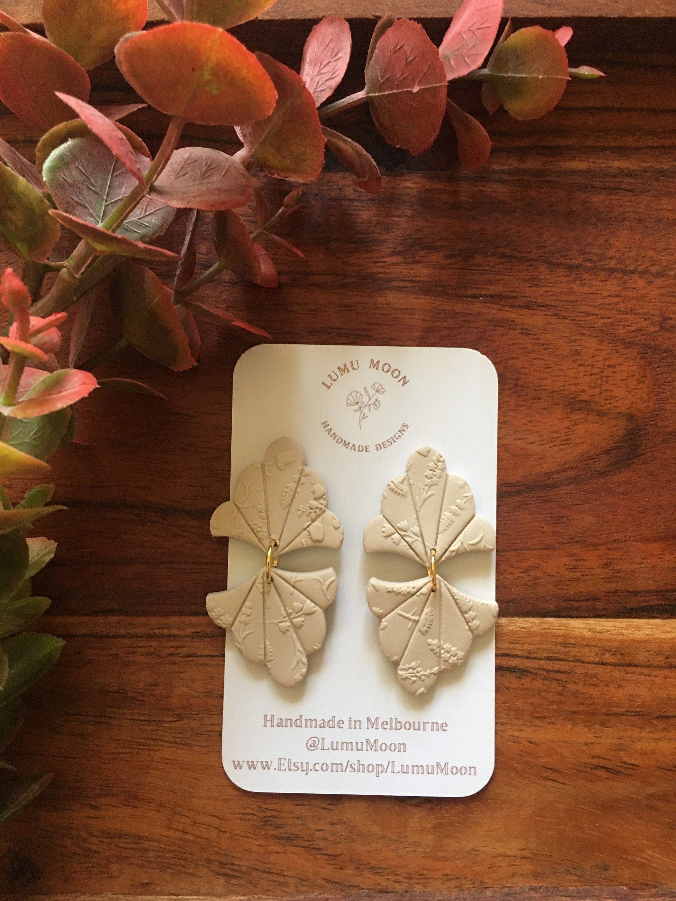 Lumu Moon Handmade Designs - Vente Boucles d'oreilles pendantes - Boucles d'oreilles Lily Scallop Edge1