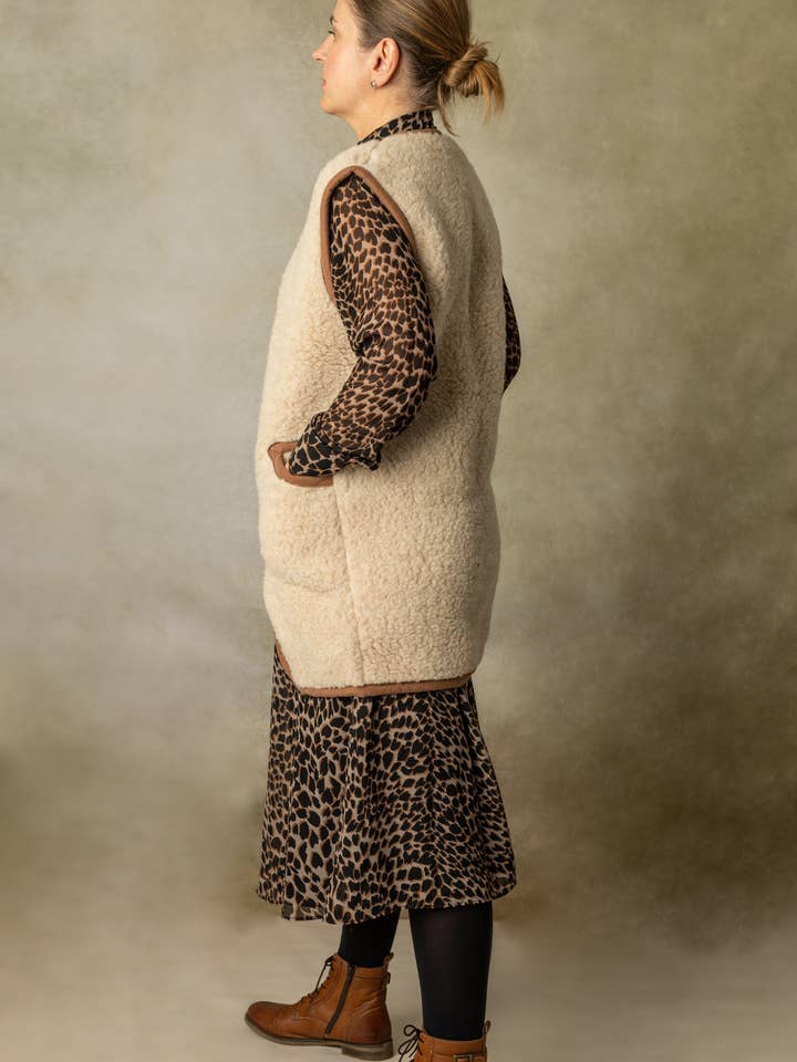 HomieeStudio – wholesale Outerwear Vest - Women’s – Long Beige Wool Gilet4