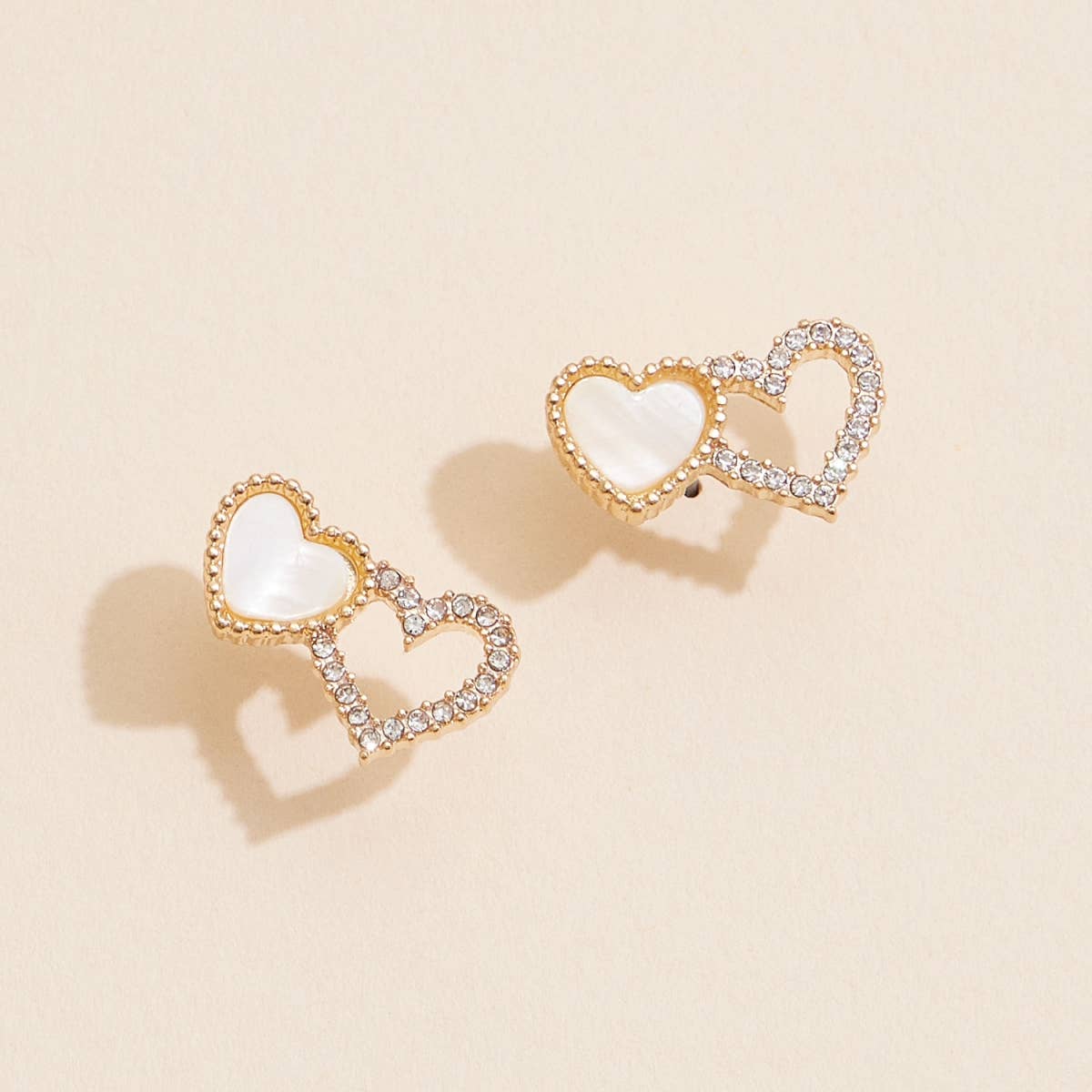 Frem - Wholesale Stud/Post Earrings - Linked Hearts Shell Stud Earrings1