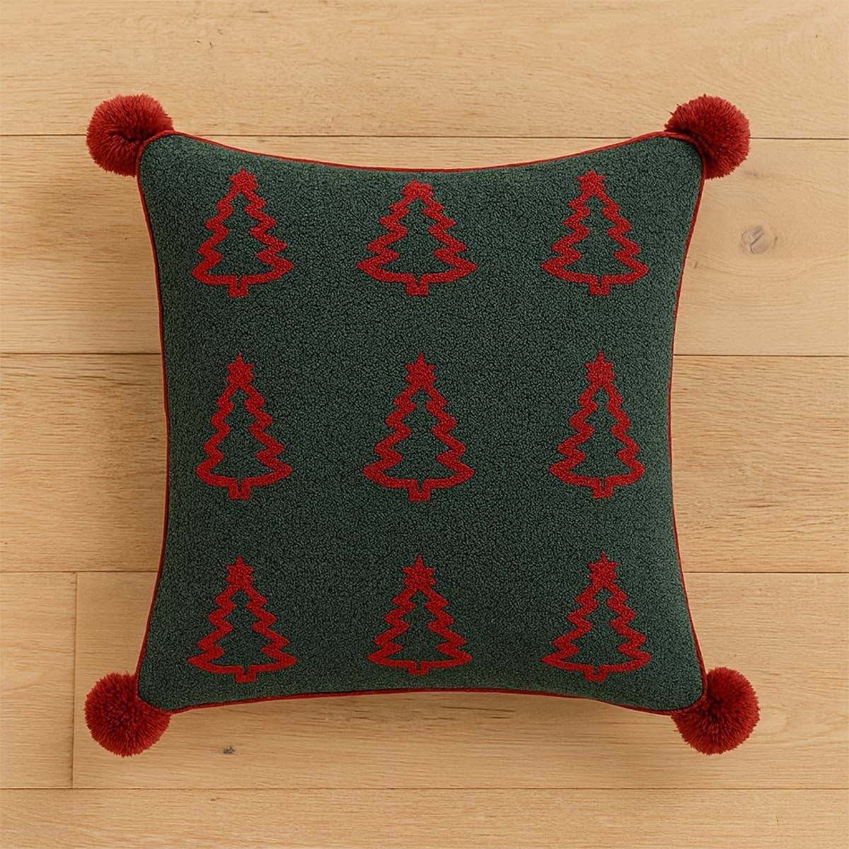 Fennco Styles – wholesale Dekorativ kudde – Grön och Ren Broderad Träd Pom Pom 18" Prydnadskudde0