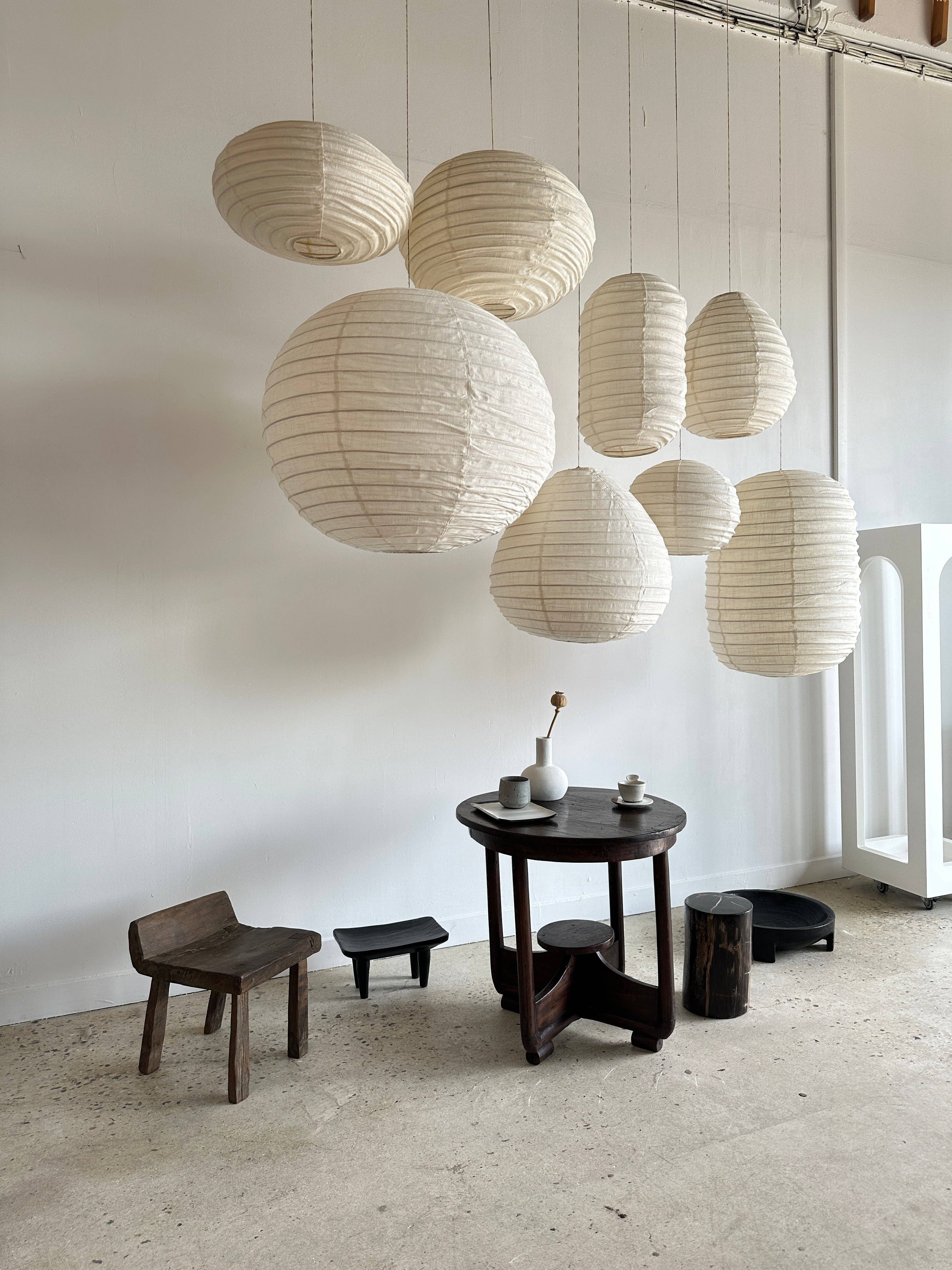 Office Objets - Wholesale Chandelier/Hanging Light - Large Japanese-style pendant light in natural rattan and linen, drop-shaped H55 D6011