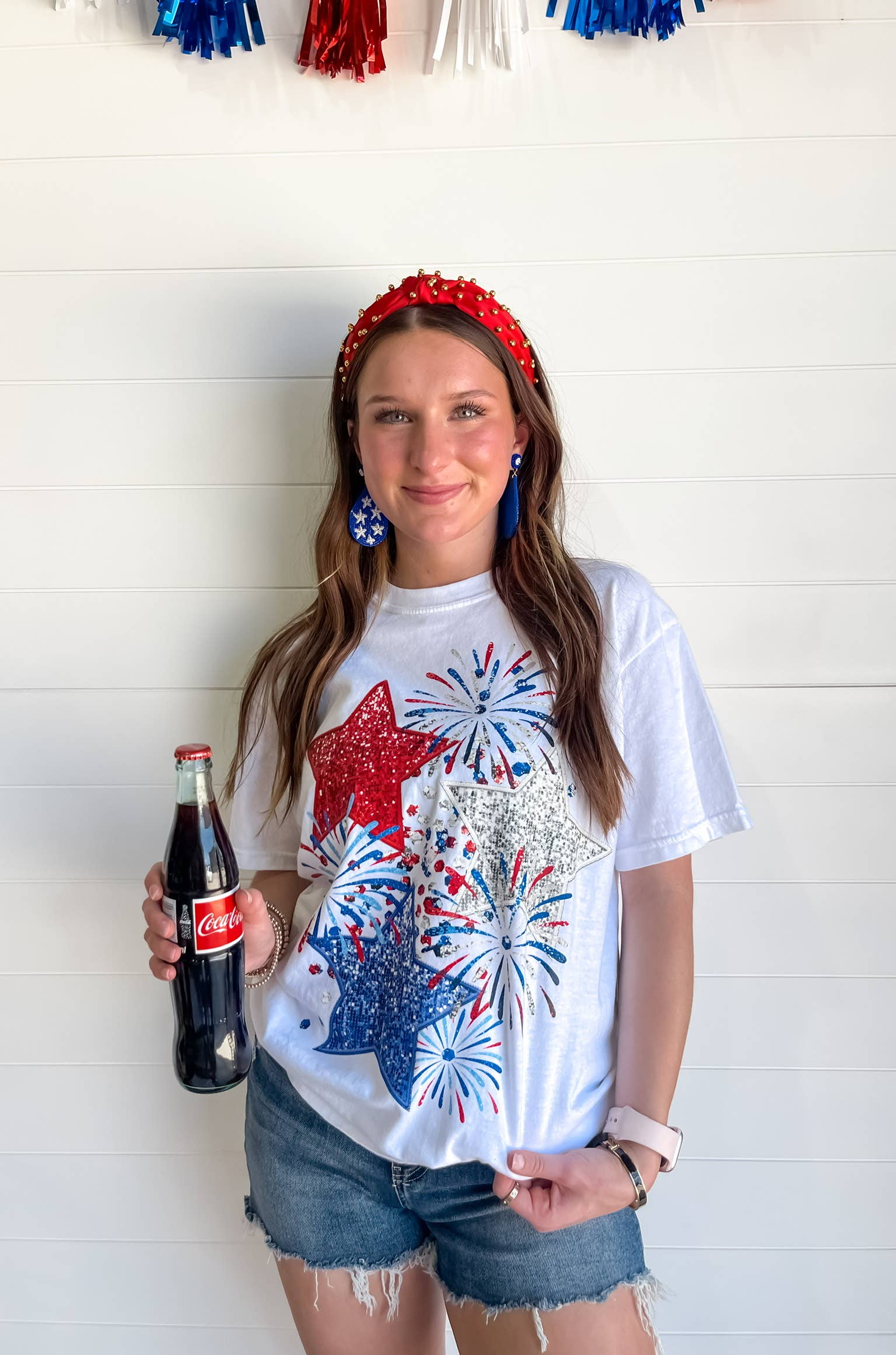 Lakely Claire Wholesale – wholesale T-shirt med logga - Dam – Faux Glitter Patriotiska Fyrverkerier Comfort Color T-shirt