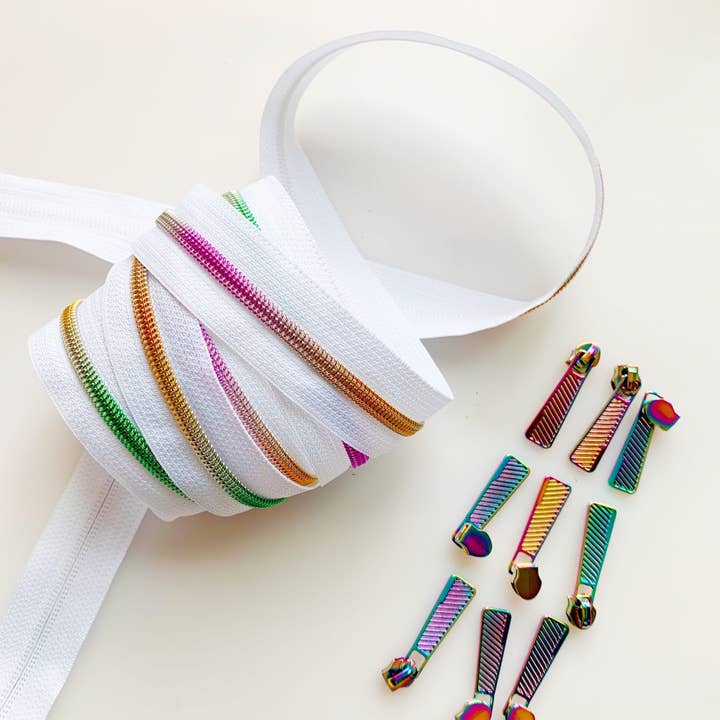 Sew Hungryhippie LLC - Wholesale Craft Supplies - Zipper White & Rainbow2