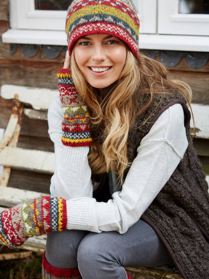 Chauffe-mains Fairisle classique Rust pour la vente par Pachamama Ltd