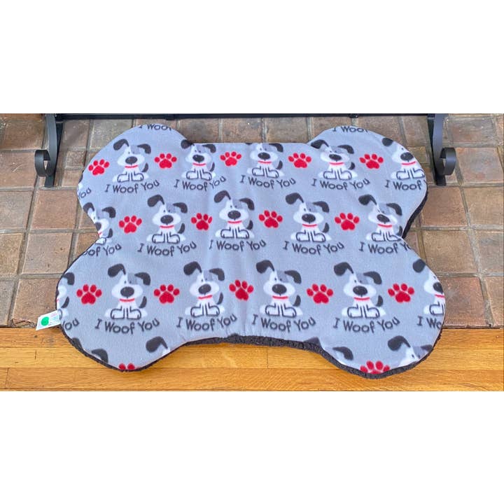 Hondenbed in de vorm van een bot – Wasbaar bed voor honden voor wholesale door Screaming Pickles