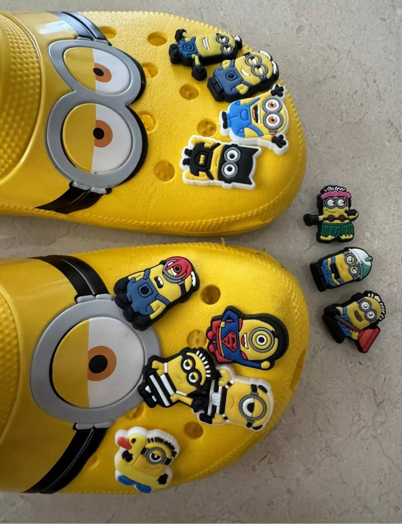 Stilnati - Venta al por mayor Accesorio de calzado - Unisex - 12 piezas de dijes para zapatos de Minions Despicable Me clips amarillos conjunto12