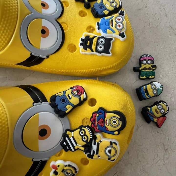 Stilnati - Venta al por mayor Accesorio de calzado - Unisex - 12 piezas de dijes para zapatos de Minions Despicable Me clips amarillos conjunto12