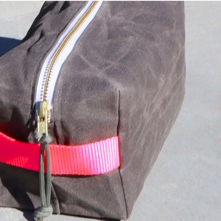 Newton Supply Co - Wholesale Toiletry Bag - Unisex - waxed canvas dopp kit4