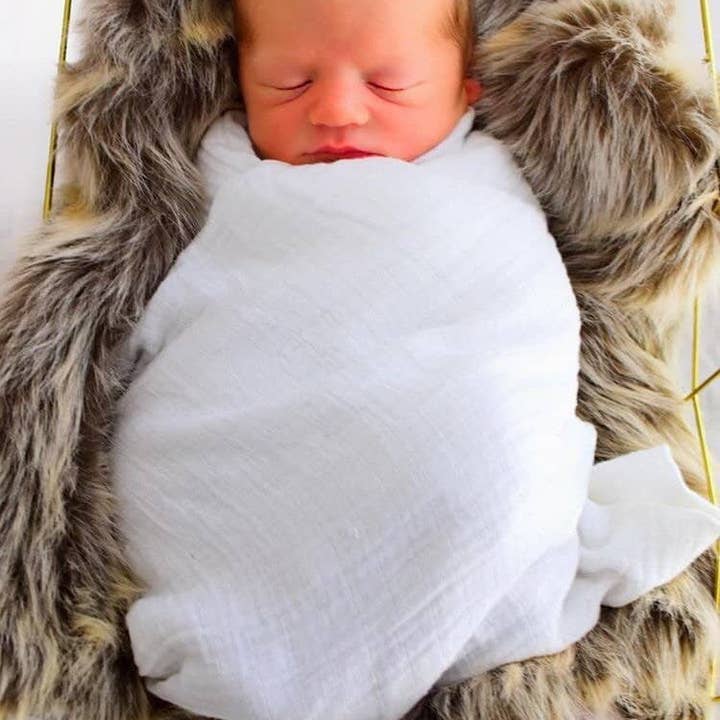 Enveloppe en mousseline de bambou ivoire pour la vente par Bubba Bump