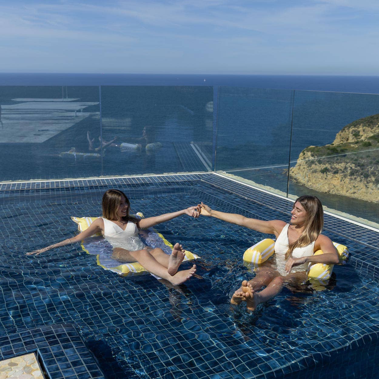 Flamingueo – wholesale Beach accessories – Yellow inflatable floating armchair with white stripes7