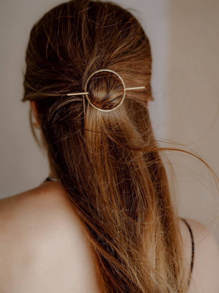 Circle Hair Slide with a Stick for wholesale by Kapelika