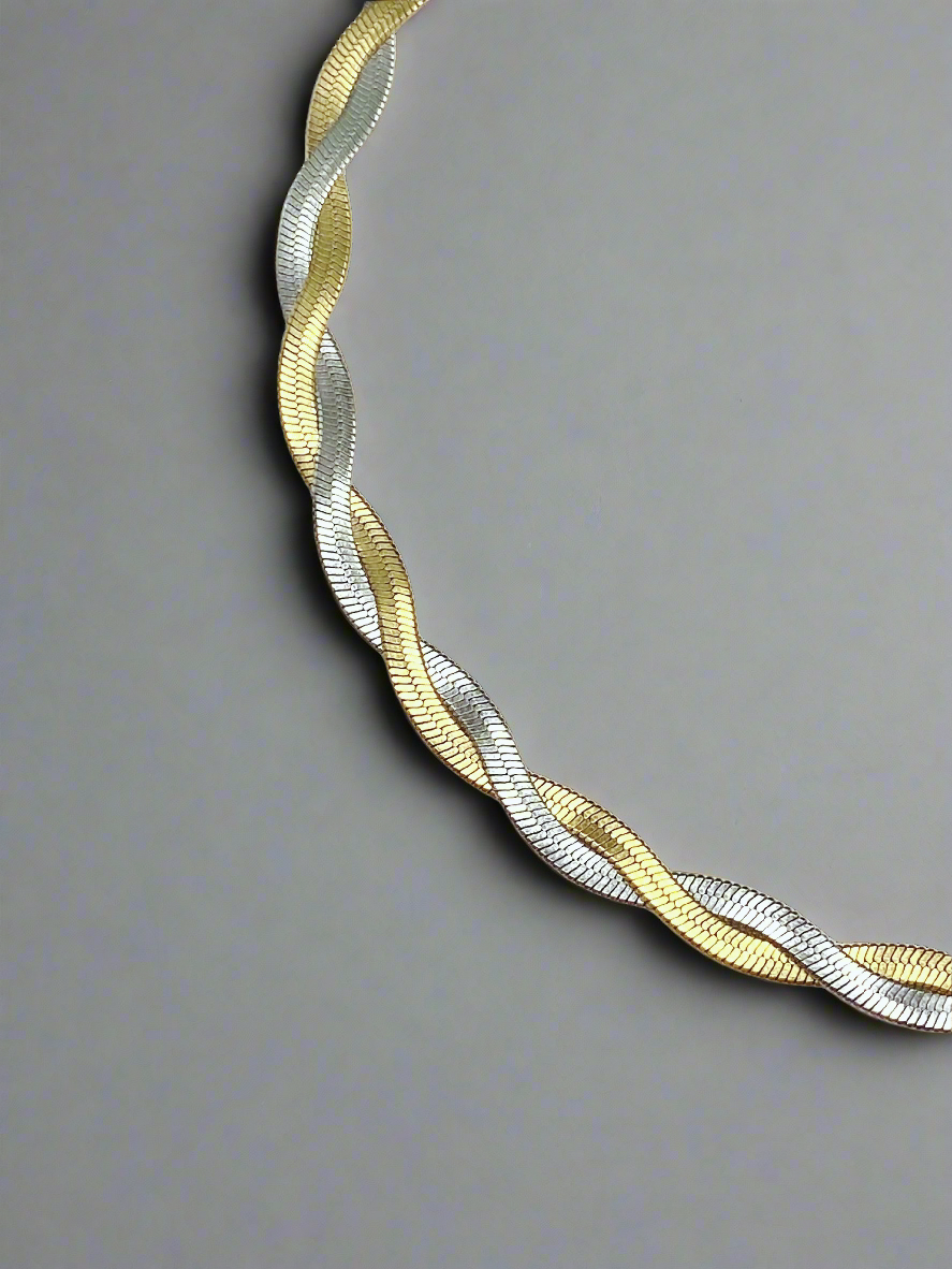 Golden Hour xo - Wholesale Link & Chain Necklace - Twisted Chevron Necklace4