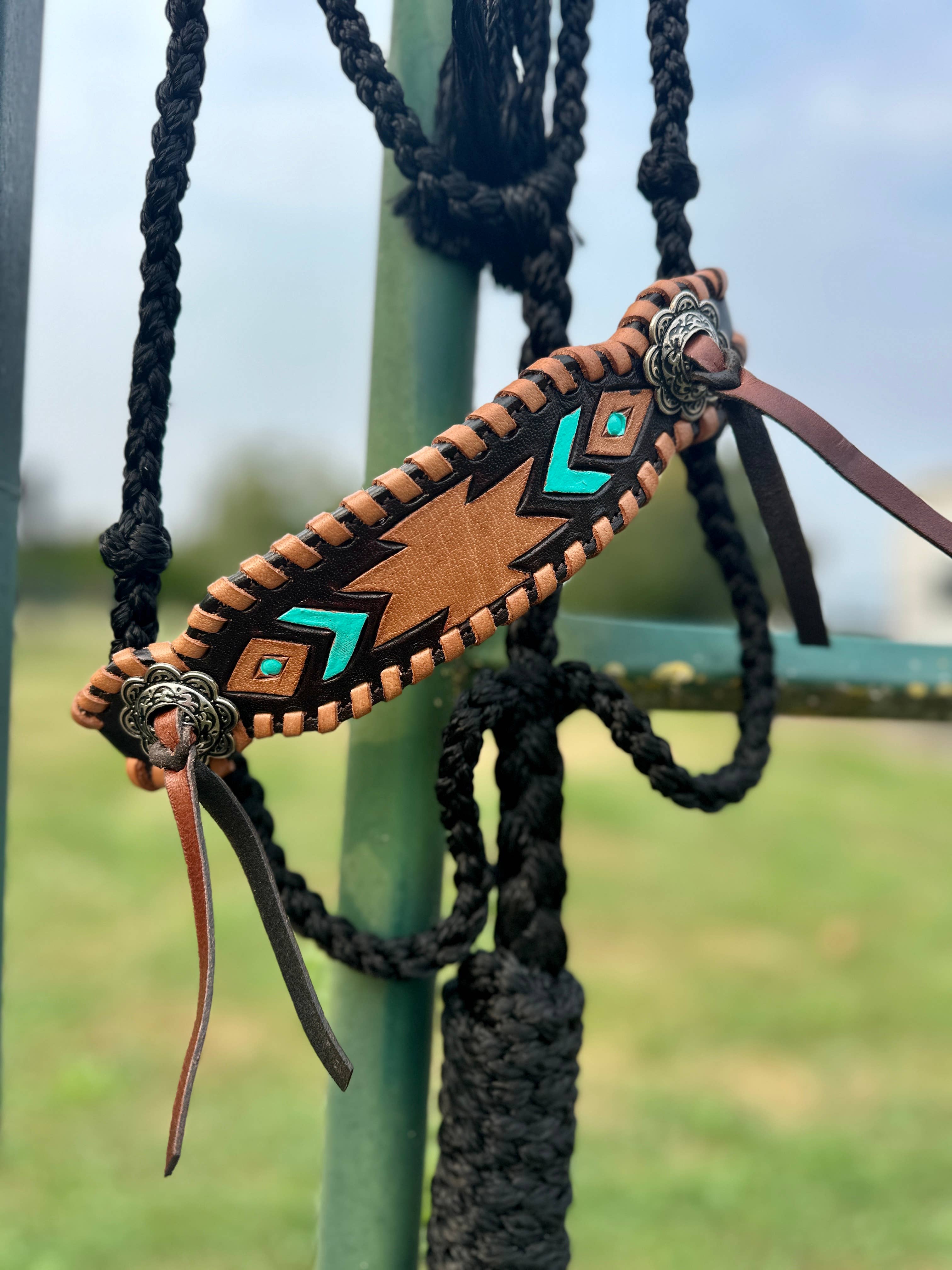 Schulz Equine – wholesale Ridutrustning – Flätat repgrimma i mule tape-stil med grimskaft23