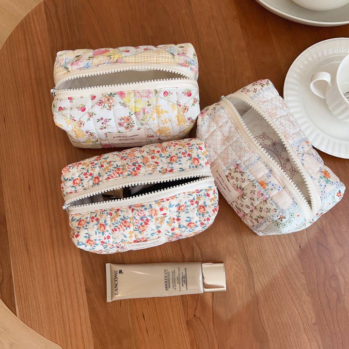 Dipped Shop - Wholesale Makeup/Cosmetic Bag - Floral Print Padded Simple Make Up Bag DPB24169