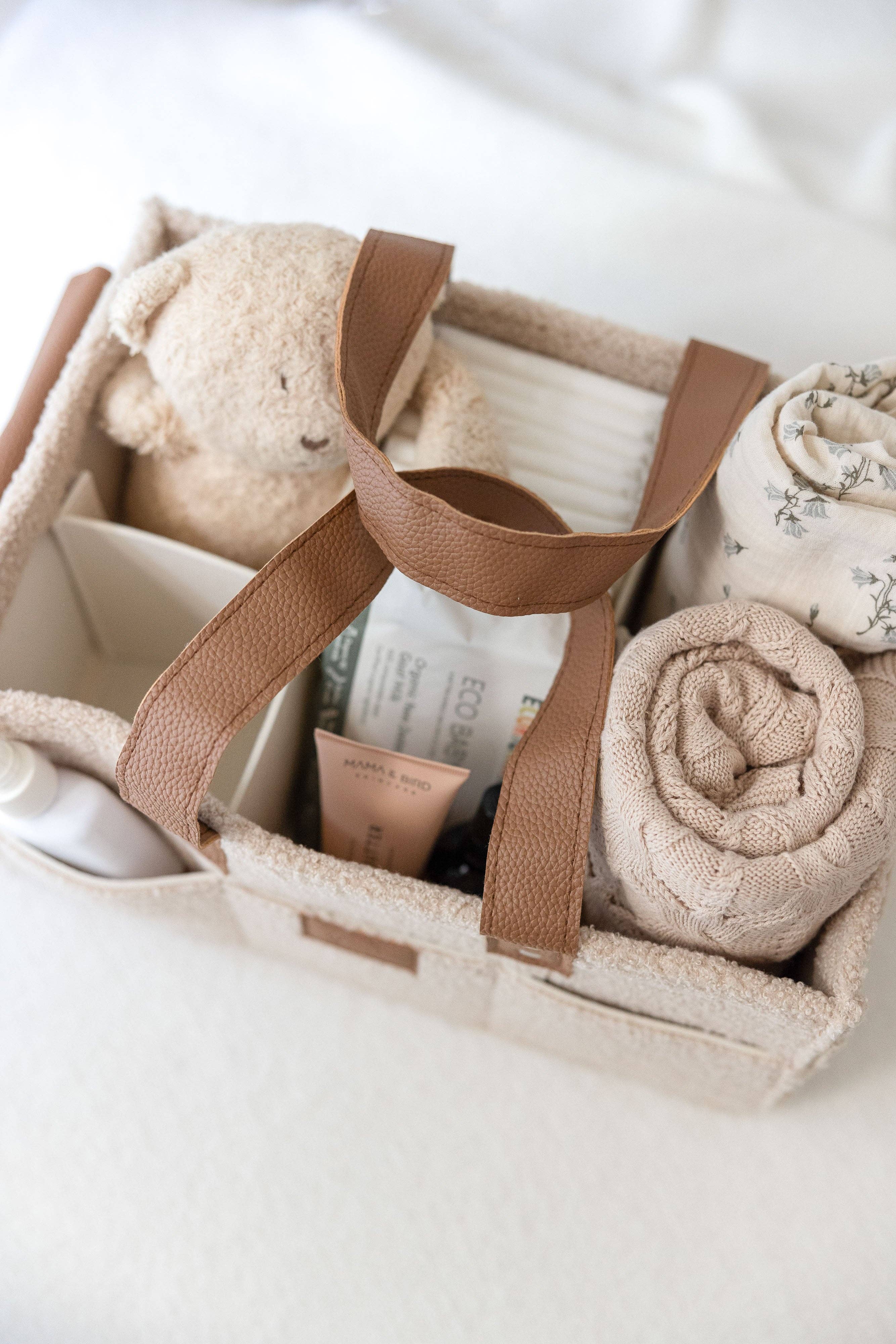 Bege Bolsa grande nude com bolso lateral para fraldas para venda a revendedores na Faire5