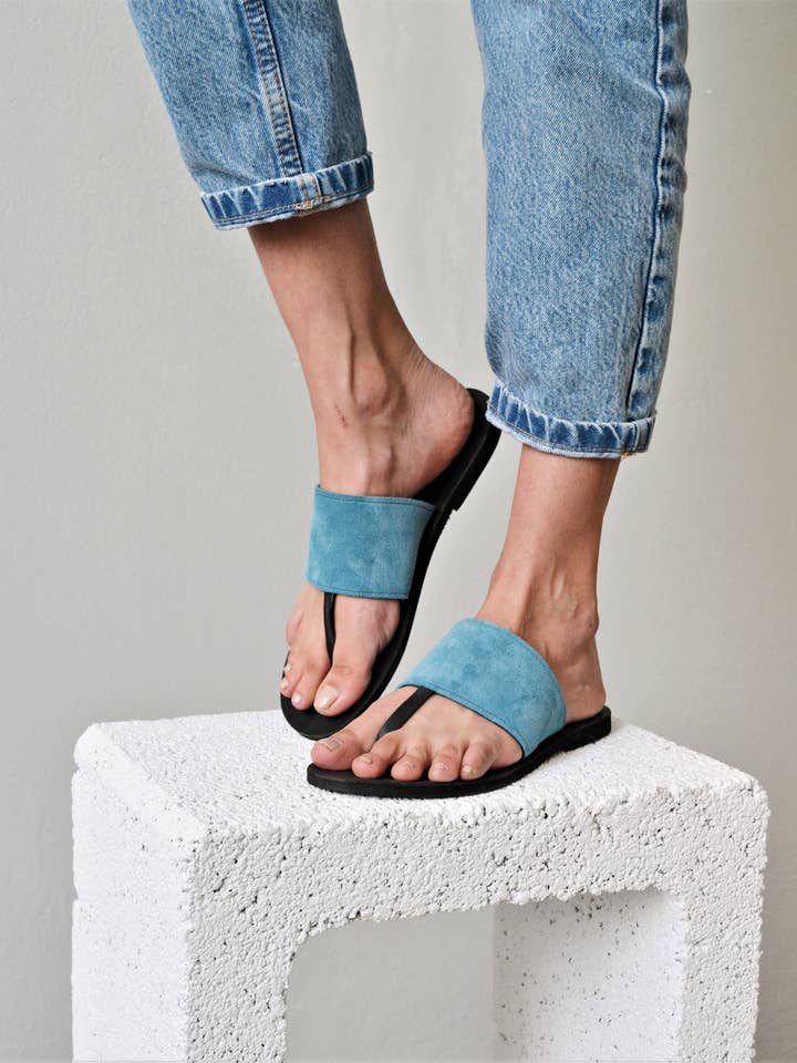 Sandales en cuir Elli en jeans bleu pour la vente par ANA KOUTSI