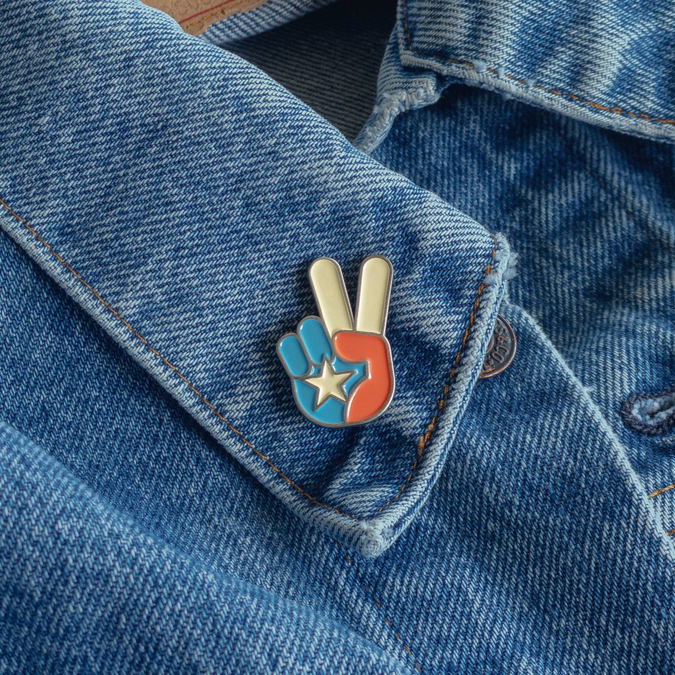 ROBNKO - Wholesale Lapel Pin/Button - Texas Peace Pin - Vintage3