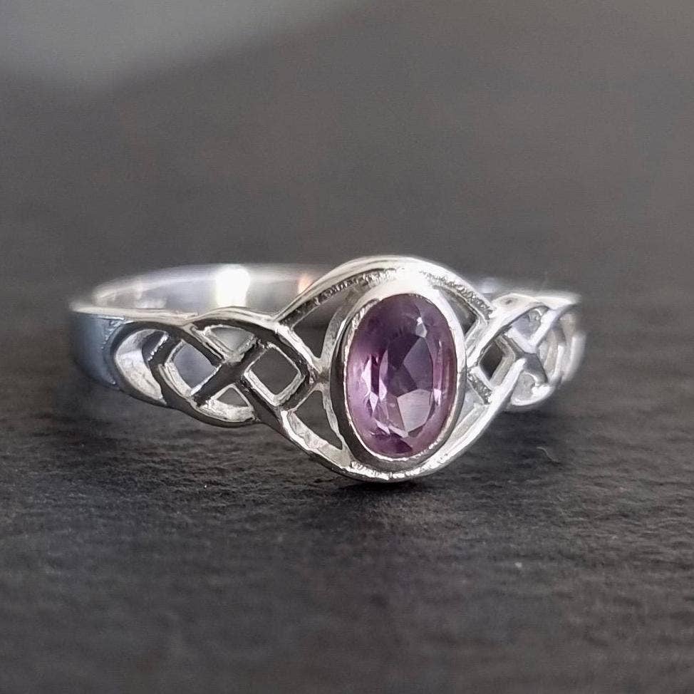Mistry Gems - Wholesale Ring met een steen/solitaire ring - Keltische Knoop Facetgeslepen Amethist Ring | 925 Sterling Zilver