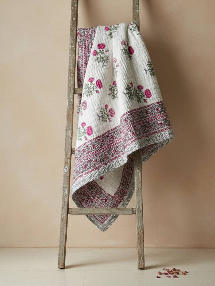 Couette/Couverture en coton doux fait main de Jaipur pour la vente par Akshu & Ameirah