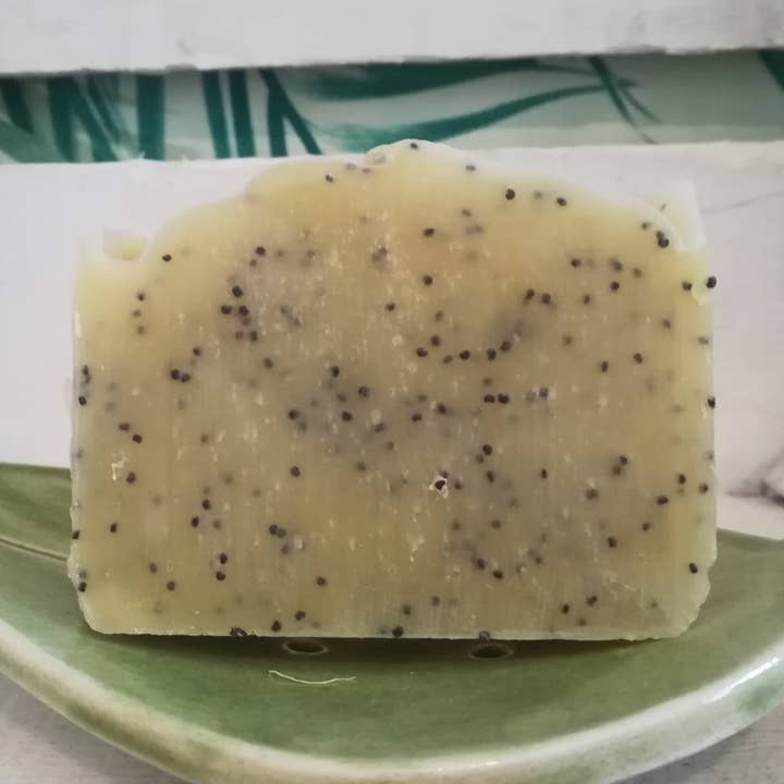 Savon exfoliant fait main à la lavande et à pour la vente par Da Minha Casinha