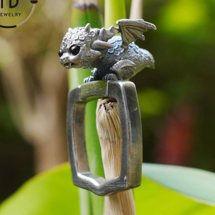 Bague et pendentif dragon en argent sterling 925 avec onyx noir, bijou artisanal de fantaisie gothique pour homme et femme. pour la vente par idjewelry