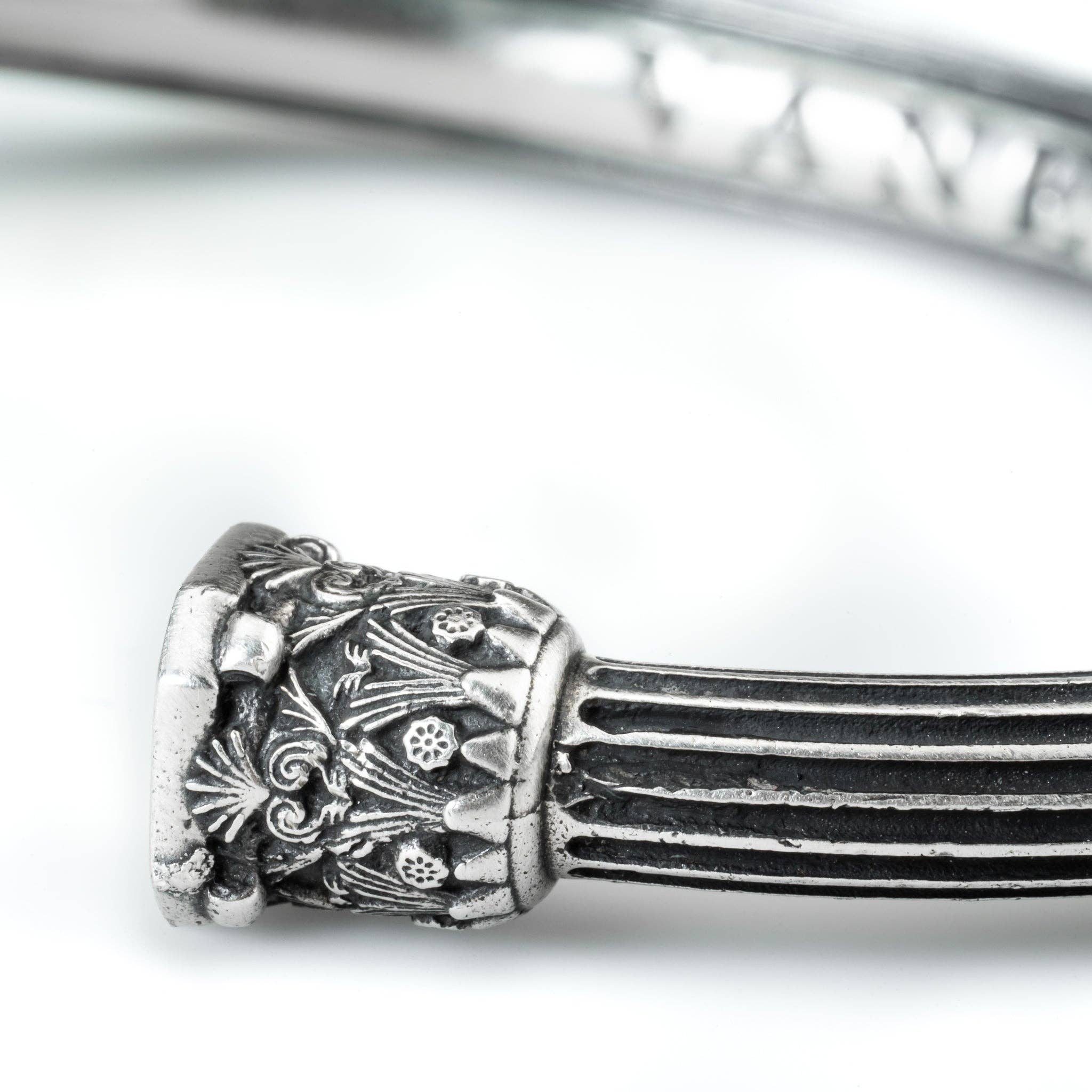 Vanesio - Wholesale Cuff Bracelet - Column Bangle Silver1