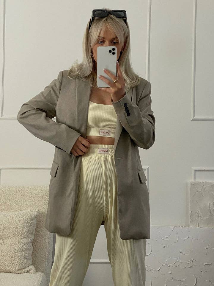 Milk Straight Neck Crop for wholesale by Lacuna