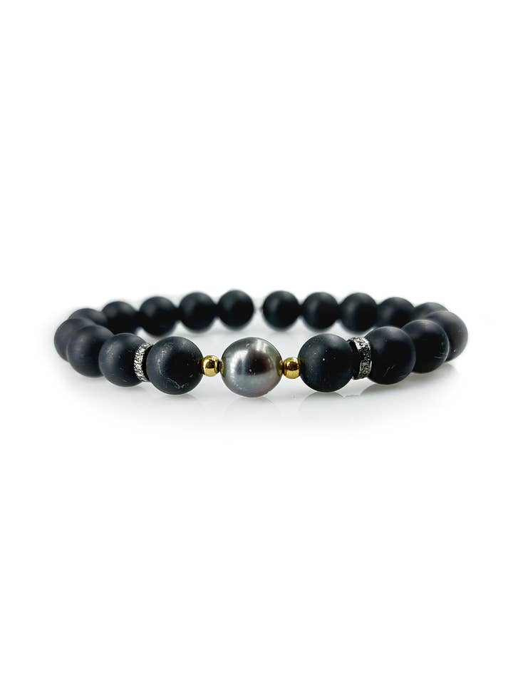 Bracelet en onyx noir mat avec perle de Tahiti et diamants pour la vente par AVAASI