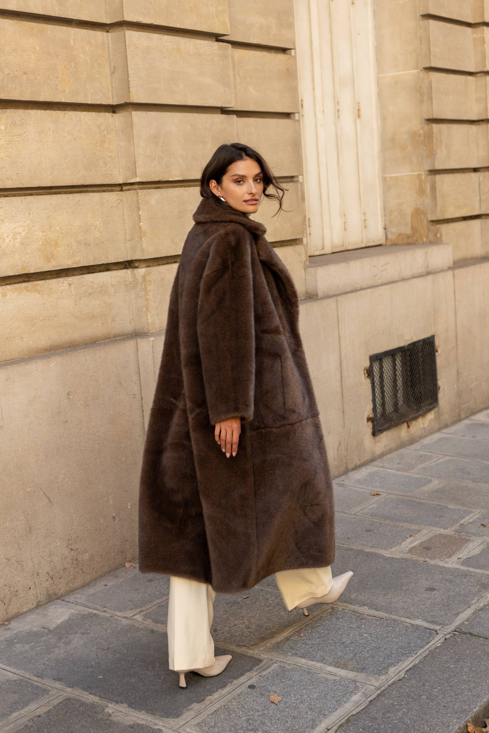 Attentif Paris - Wholesale Fur/Faux Fur Coat - Women's - Long synthetic fur coat with lapel collar30